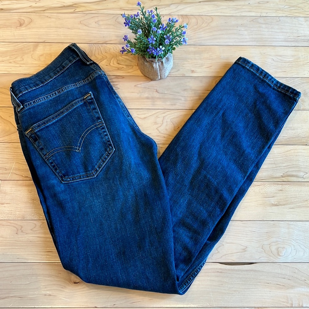 Levis Jeans, Great fit and feel … super comfortable and cute!! Size 30 x 32
